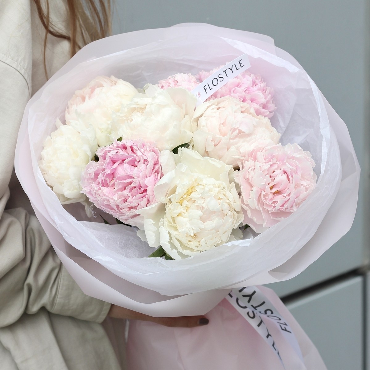 buket iz 9 pionov miks 7